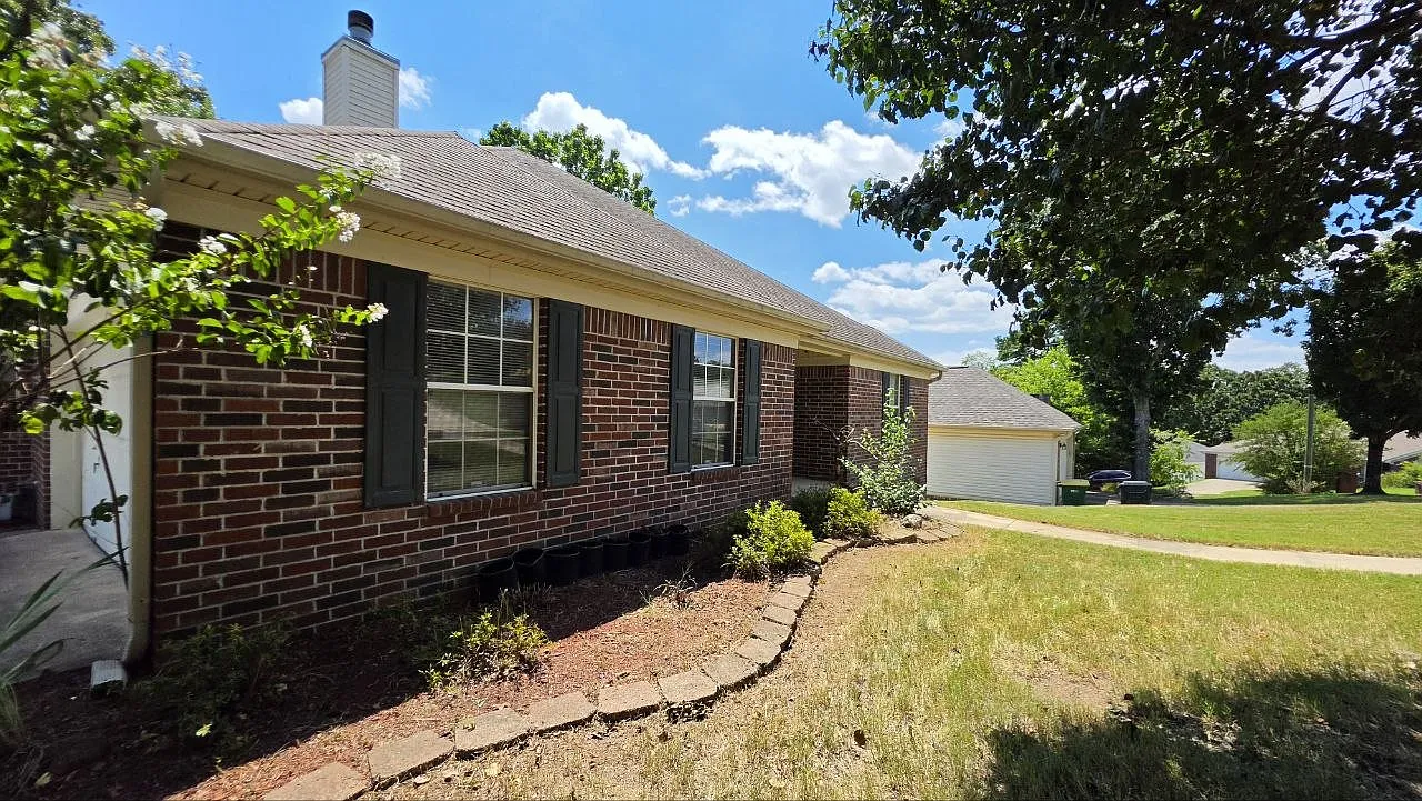 3 bed, 1665 sqft, $2,000 — Photo 2