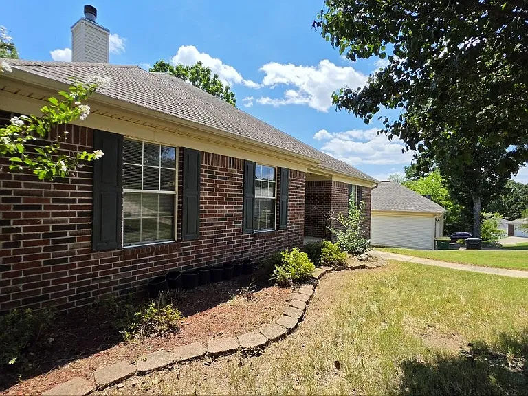 35 Springridge Dr — Photo 2