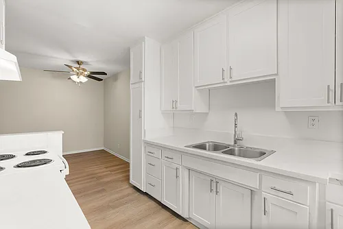 Melrose Place Apartments Photo 1