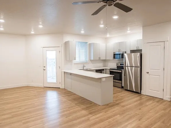 TRAIL HOLLOW APARTMENTS