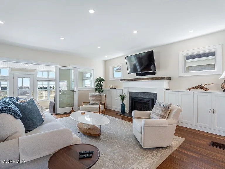 305 Ocean Ave — Photo 10