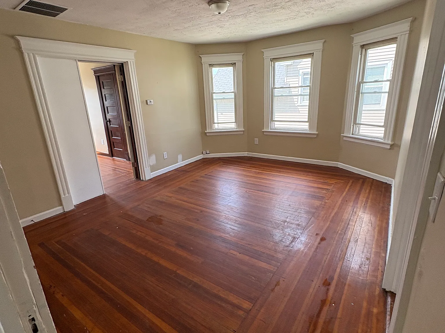 2 bed, 1200 sqft, $1,600 — Photo 2