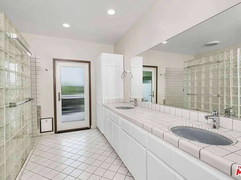 5949 Abernathy Dr — Photo 15