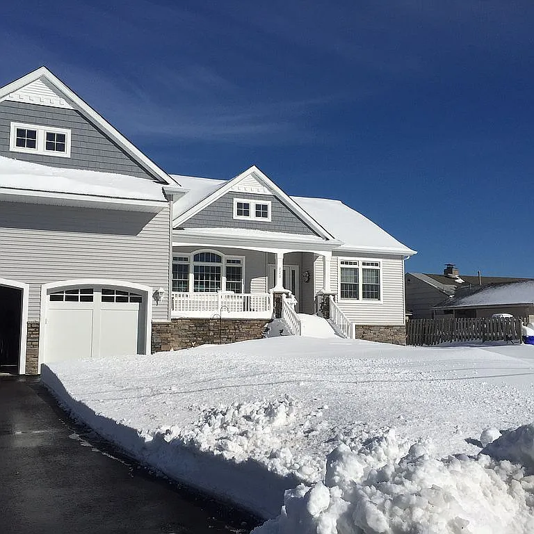 720 Harbor Pl photo 1
