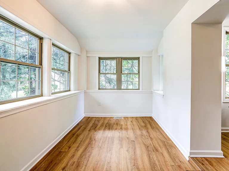 2560 Iron Springs Rd — Photo 8