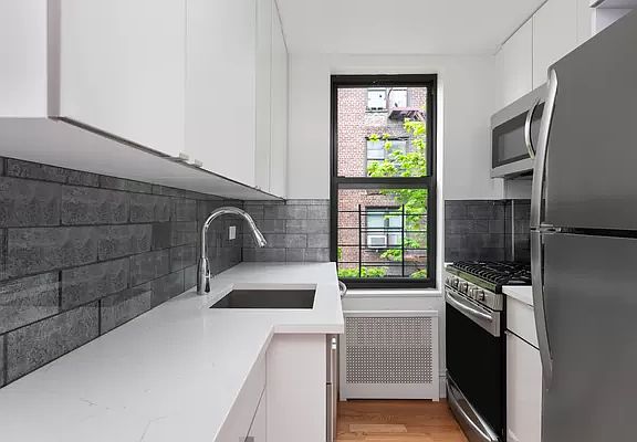3rd image of 132-40 Sanford Ave #5C