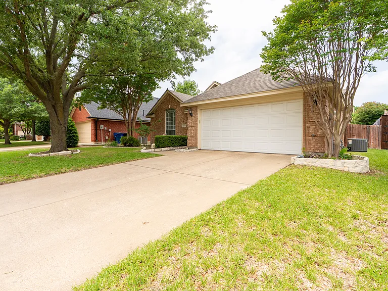 11990 Cobblestone Dr — Photo 3