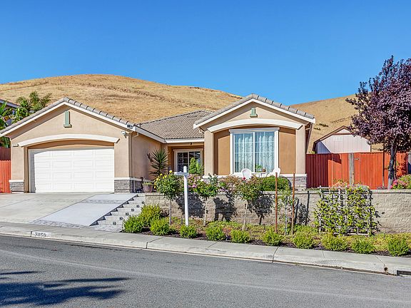 2nd image of 3050 Barranca Dr