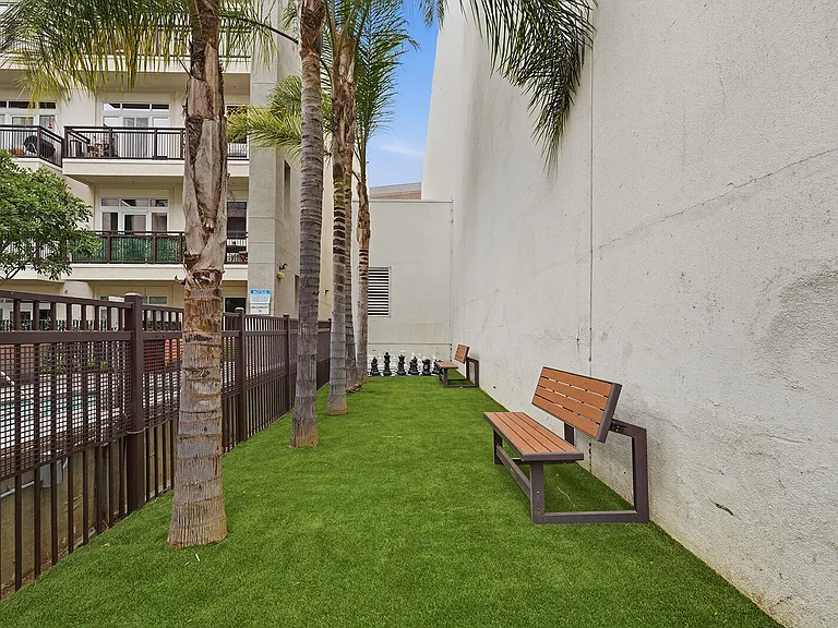 Broadstone Miracle Mile — Photo 31