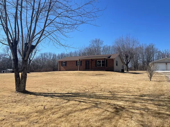 439 Cedar St, Bismarck, MO 63624