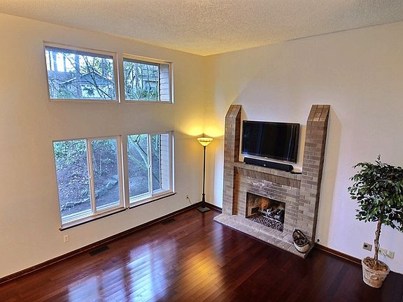 4th image of 3706 12th Ave NW