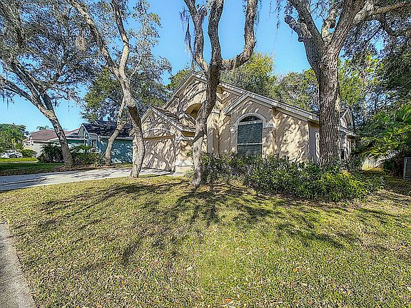 2nd image of 1425 Woodfield Oaks Dr