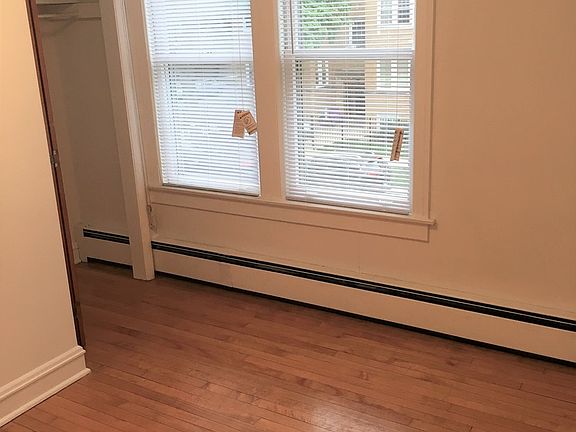3rd image of 5120 N Claremont Ave #2