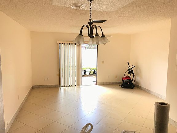 3rd image of 9 Moultrie Creek Cir
