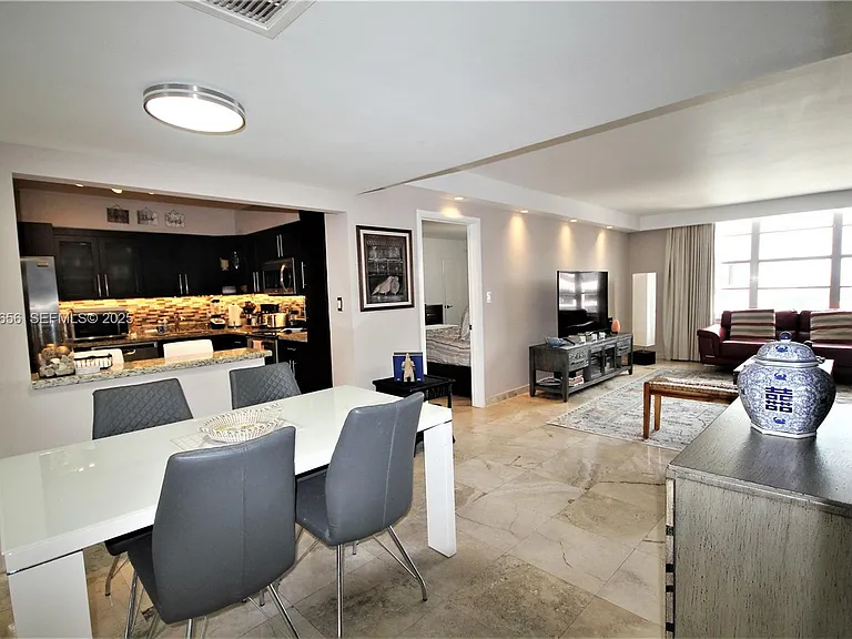 5161 Collins Ave #1610 — Photo 18