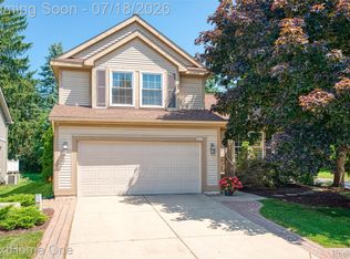 6496 Lake Meadow Dr, Waterford, MI 48327