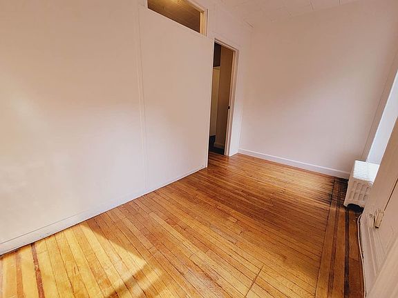 3rd image of 116 E 31st St APT 2R