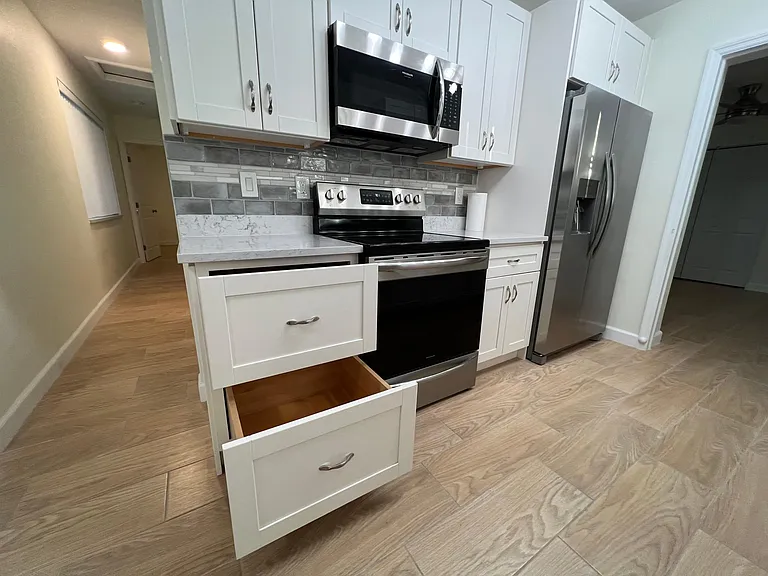7781 Sheridan St — Photo 36