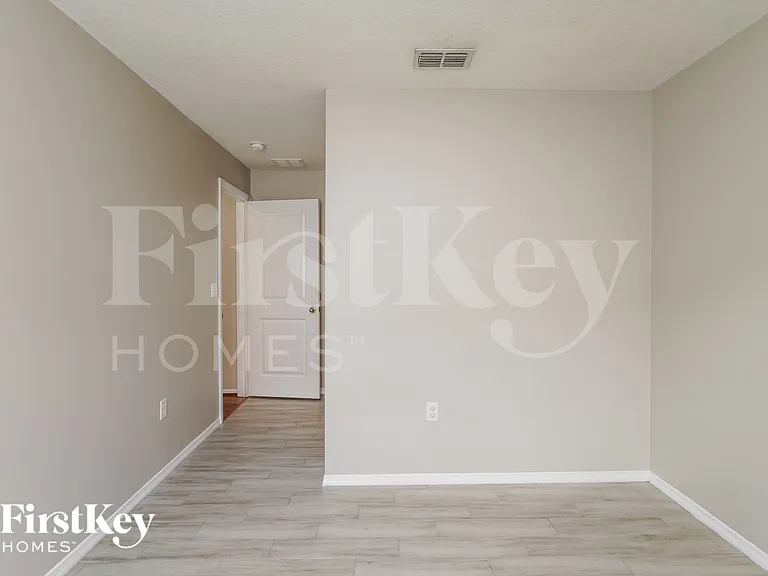 1560 Nature Trl — Photo 10