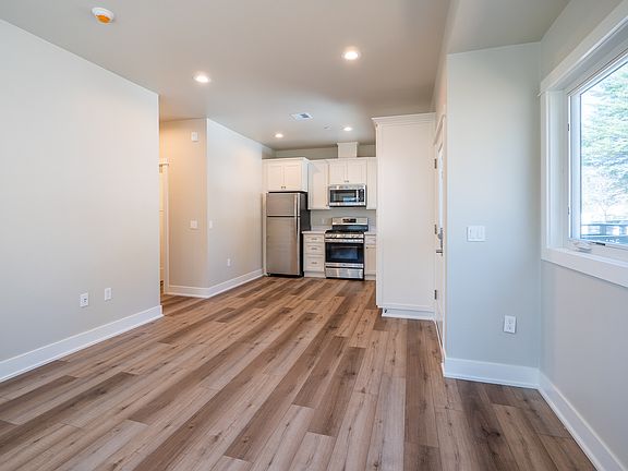 4th image of 120 Richardson St