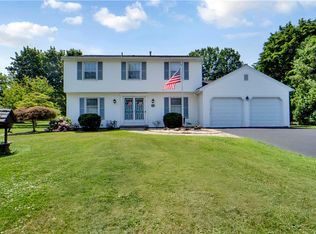 96 Pen Creek Dr, Webster, NY 14580