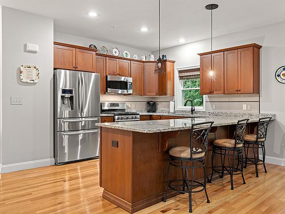 3rd image of 32 Birch Circle #32