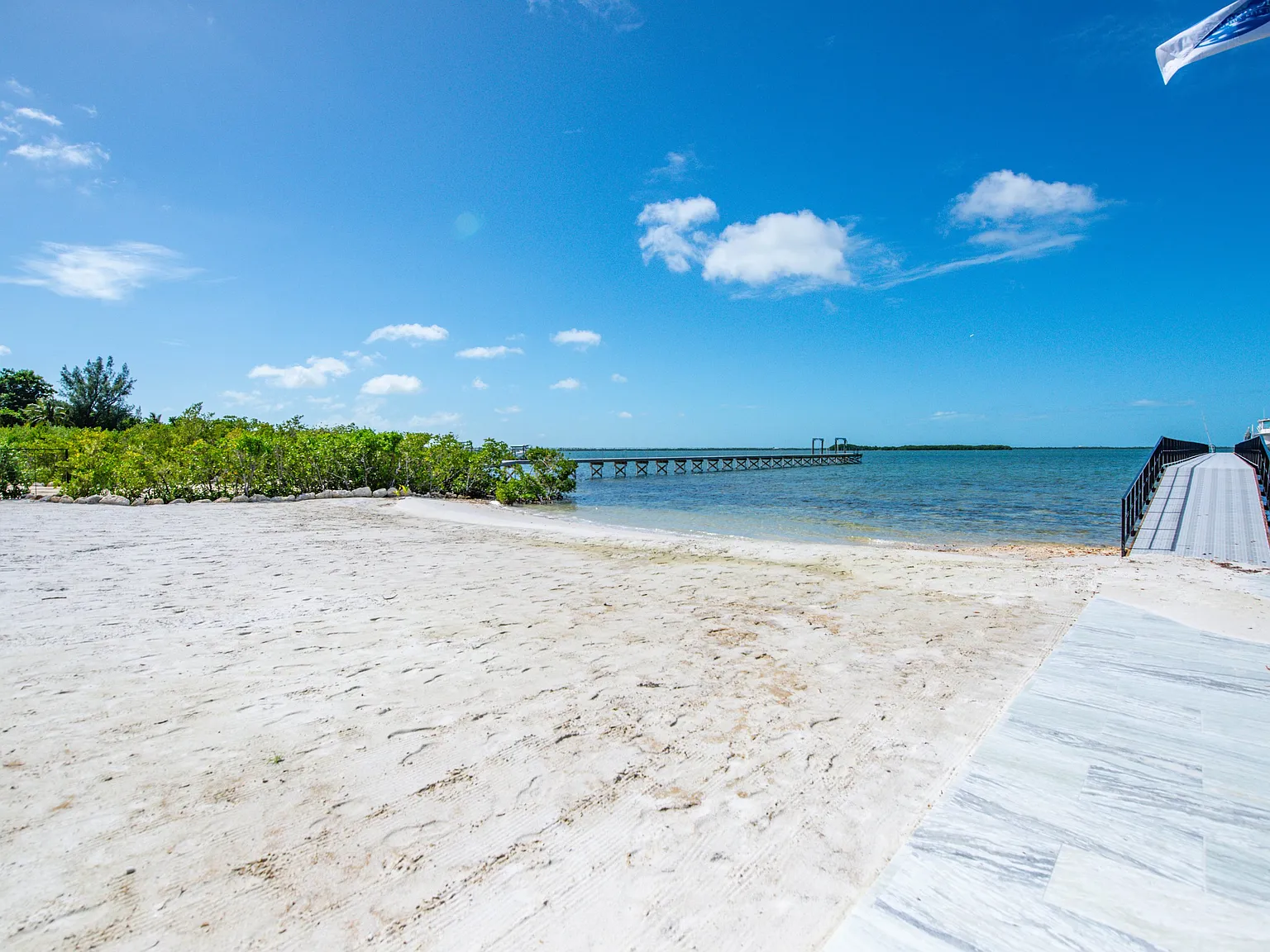 6 bed, 6888 sqft, $50,000 — Photo 3
