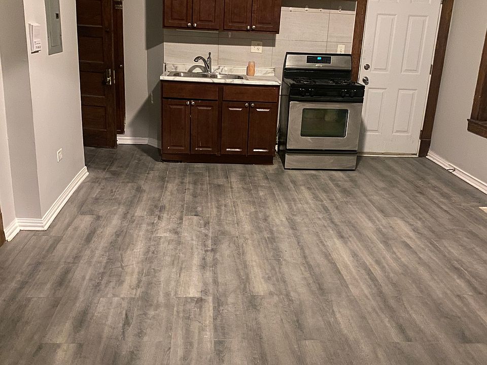 2nd image of 2218 S Sacramento Ave Floor 1