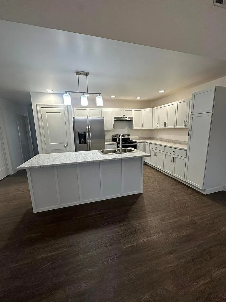 2 bed, 1.0 bath, $1,600 — Photo 4