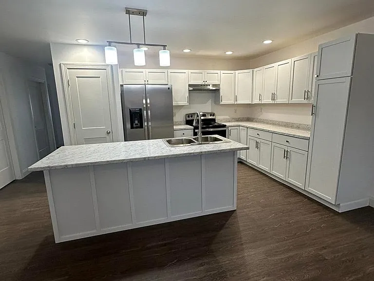 634 Meadows Ln #B — Photo 4