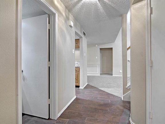 2nd image of 2106 Willowgate Ln