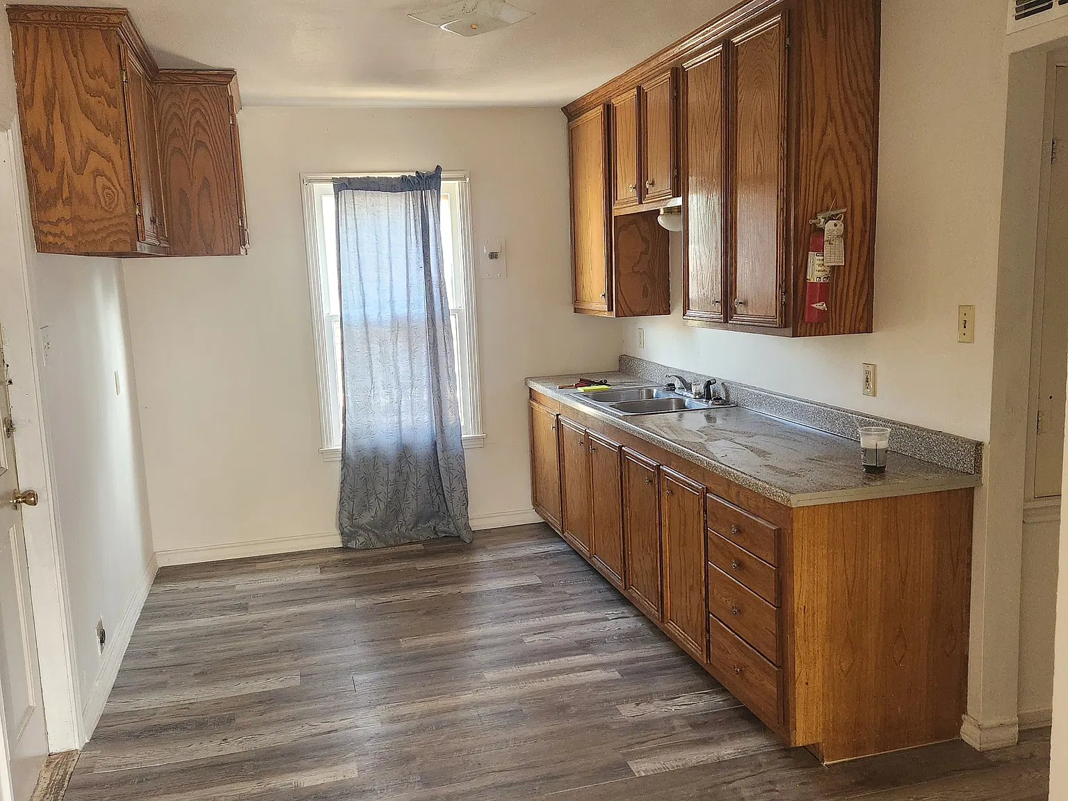 3 bed, 900 sqft, $1,346 — Photo 4