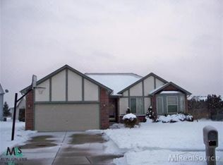 25634 Jeffery Ct, Chesterfield, MI
