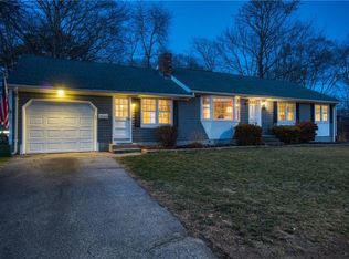 2 Belvedere Ave, Barrington, RI 02806
