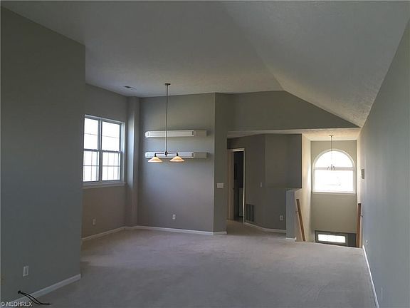2nd image of 124 Vista Ct #3B