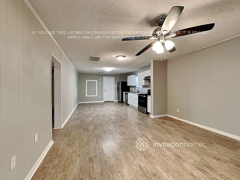 905 E Crockett St — Photo 4