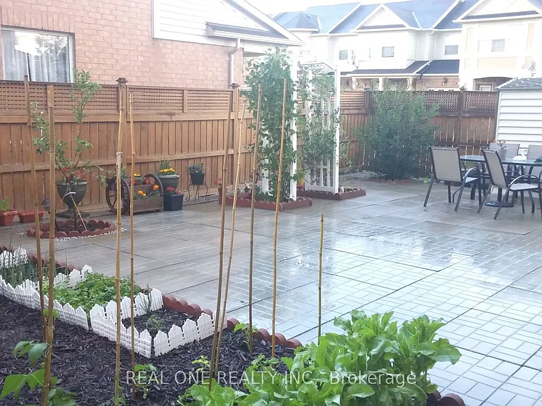 667 Bennett Blvd — Photo 22