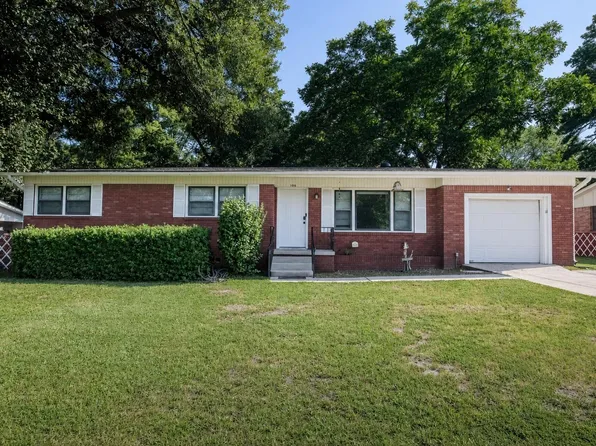 106 E Carolanne Blvd, Marshall, TX 75672
