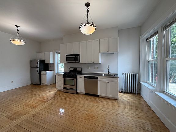 3rd image of 39 Laurel St