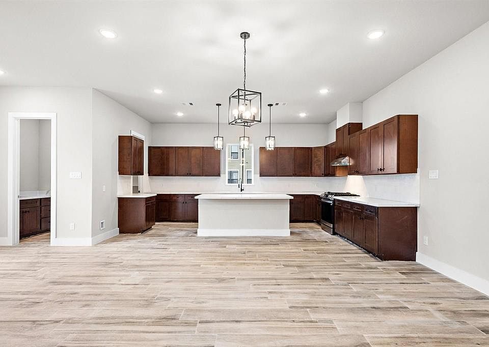 1st image of 228 W 28th St