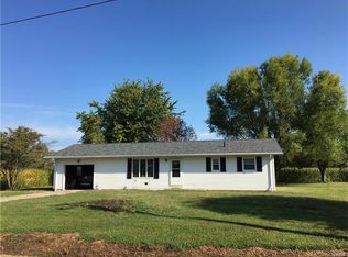 407 E Taylor St, Sorento, IL
