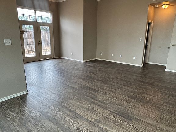 3rd image of 327 Silvercreek Dr