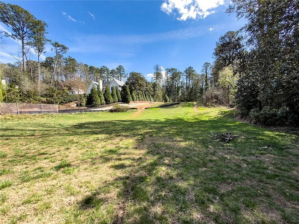 386 King Rd NW photo 1