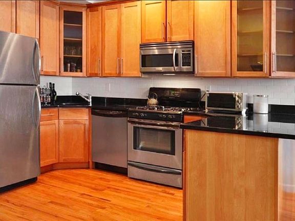 3rd image of 965 Kent Ave APT B3