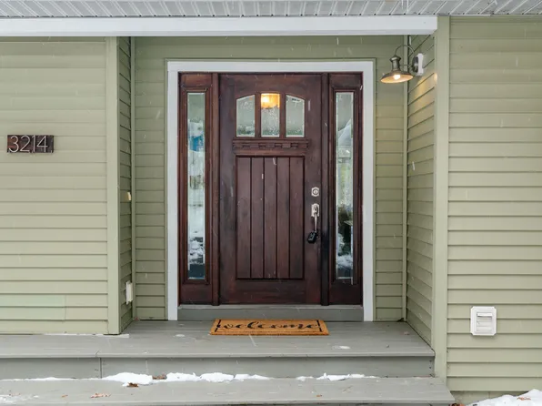 3214 Tibbets Dr, Traverse City, MI 49696