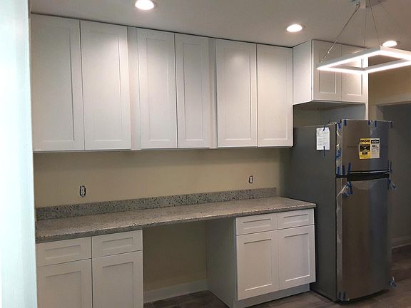 4th image of 920 N Hamlin Ave #2