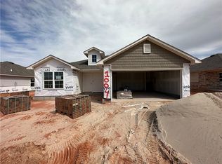 1004 S Colt Ln, Mustang, OK 73064
