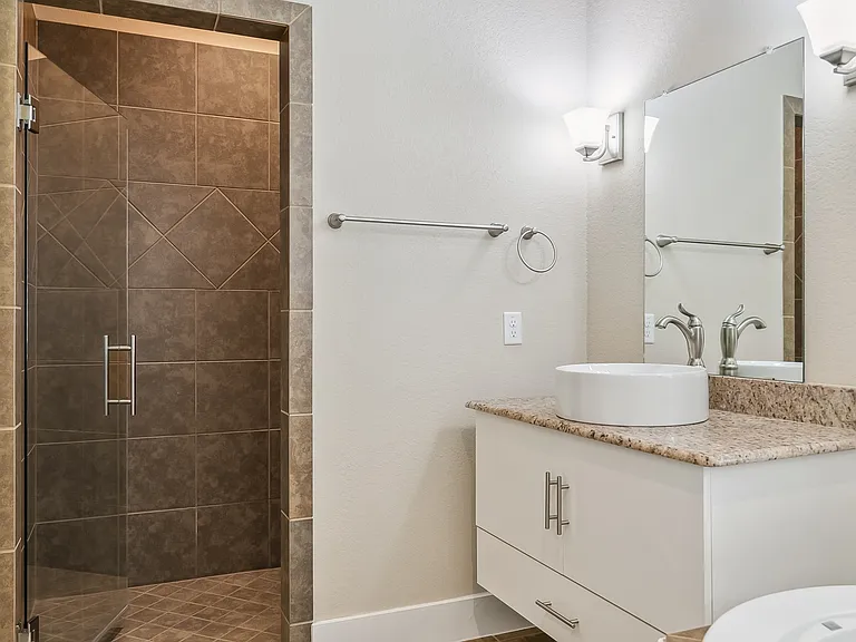 2508 Sanders Ct — Photo 17