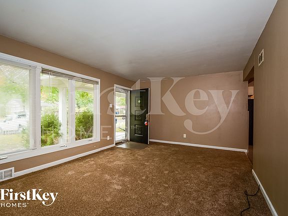 5th image of 15 Linkous Dr