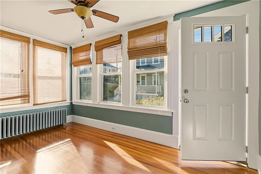 2 bed, 1.0 bath, 1300 sqft, $2,800 — Photo 4